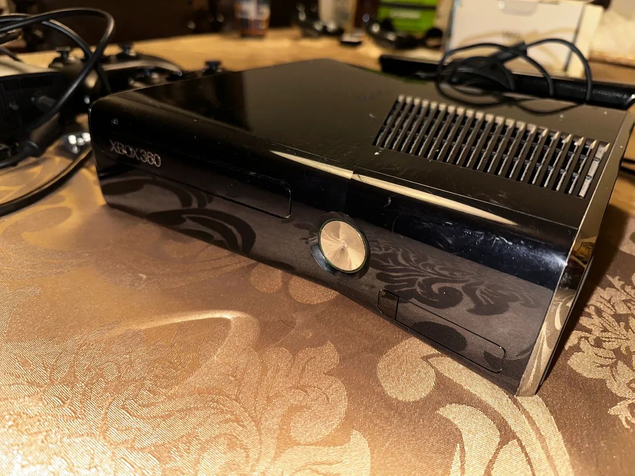 Xbox 360 Slim + Kinect + 2 Controles - Foto 2