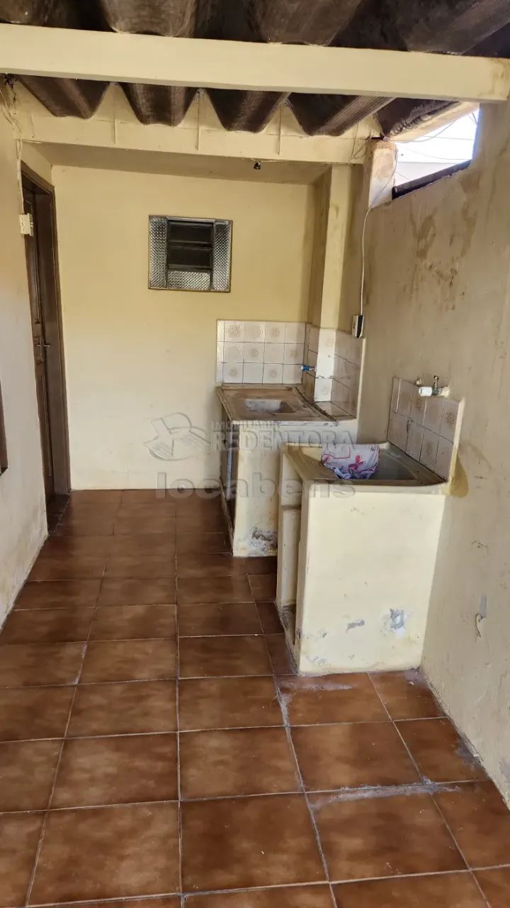 Boa casa de fundo com 1 dormitório
