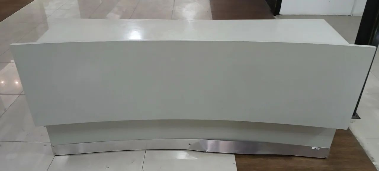 Mesa/Balcão Auxiliar para Retroprojetor e Equipamentos