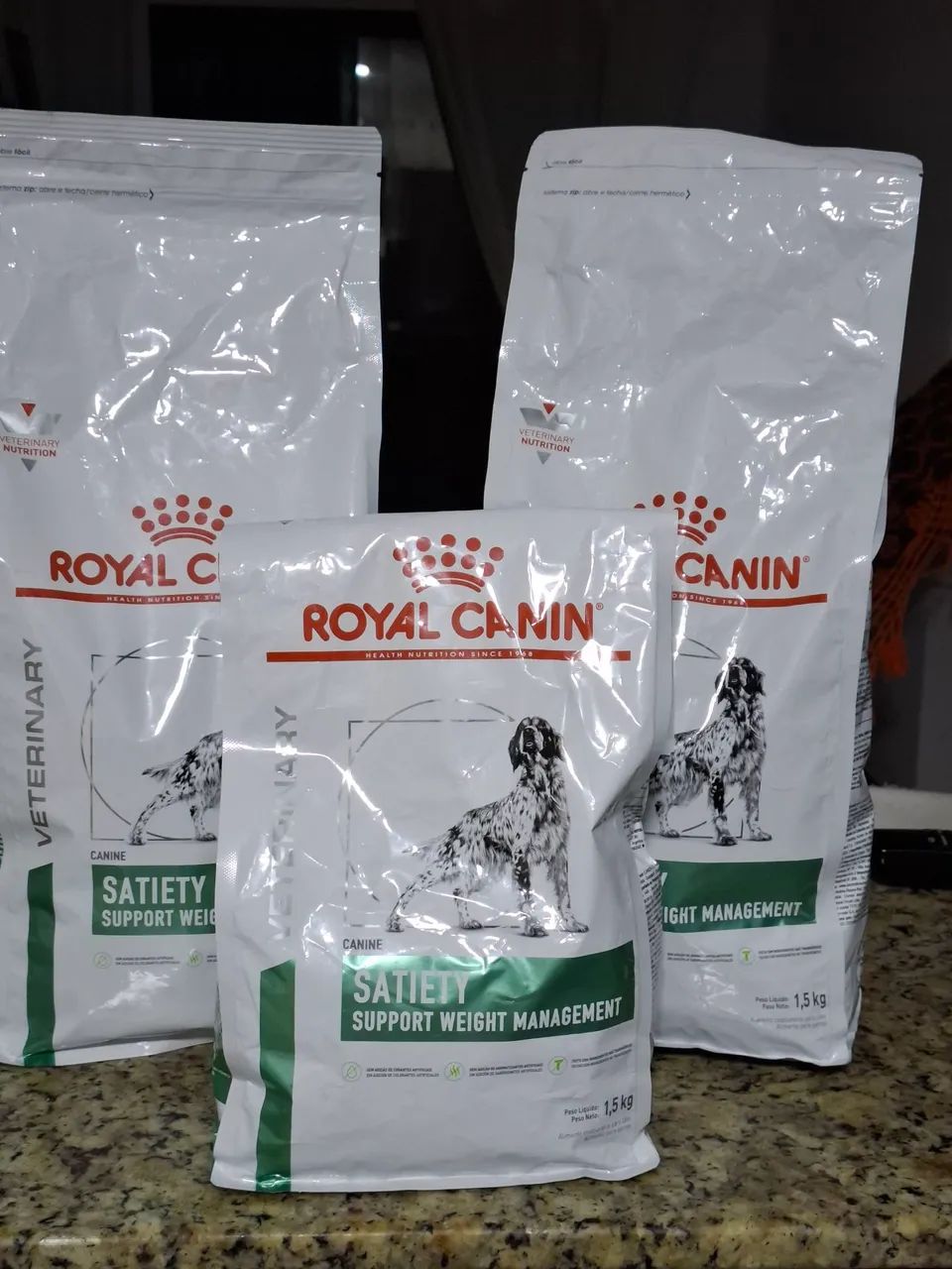 Vendo barato 3 kg+brinde Ração Royal Canin Saciety 