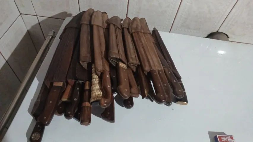 Lote de facas antigas são 30 facas 