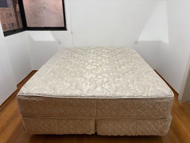 Cama queen Ronconi com colchão, base e estrutura - R$ 300 - Foto 2