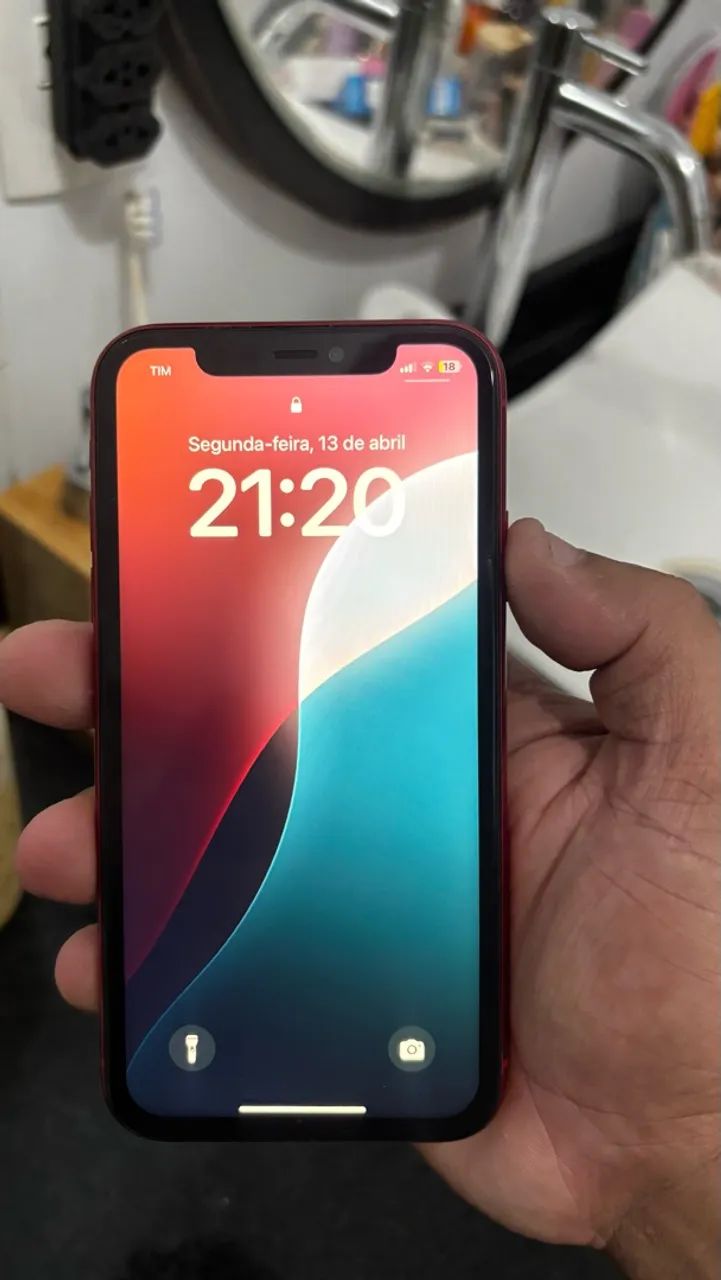 Vendo IPhone 11 vermelho 64gb - Foto 4