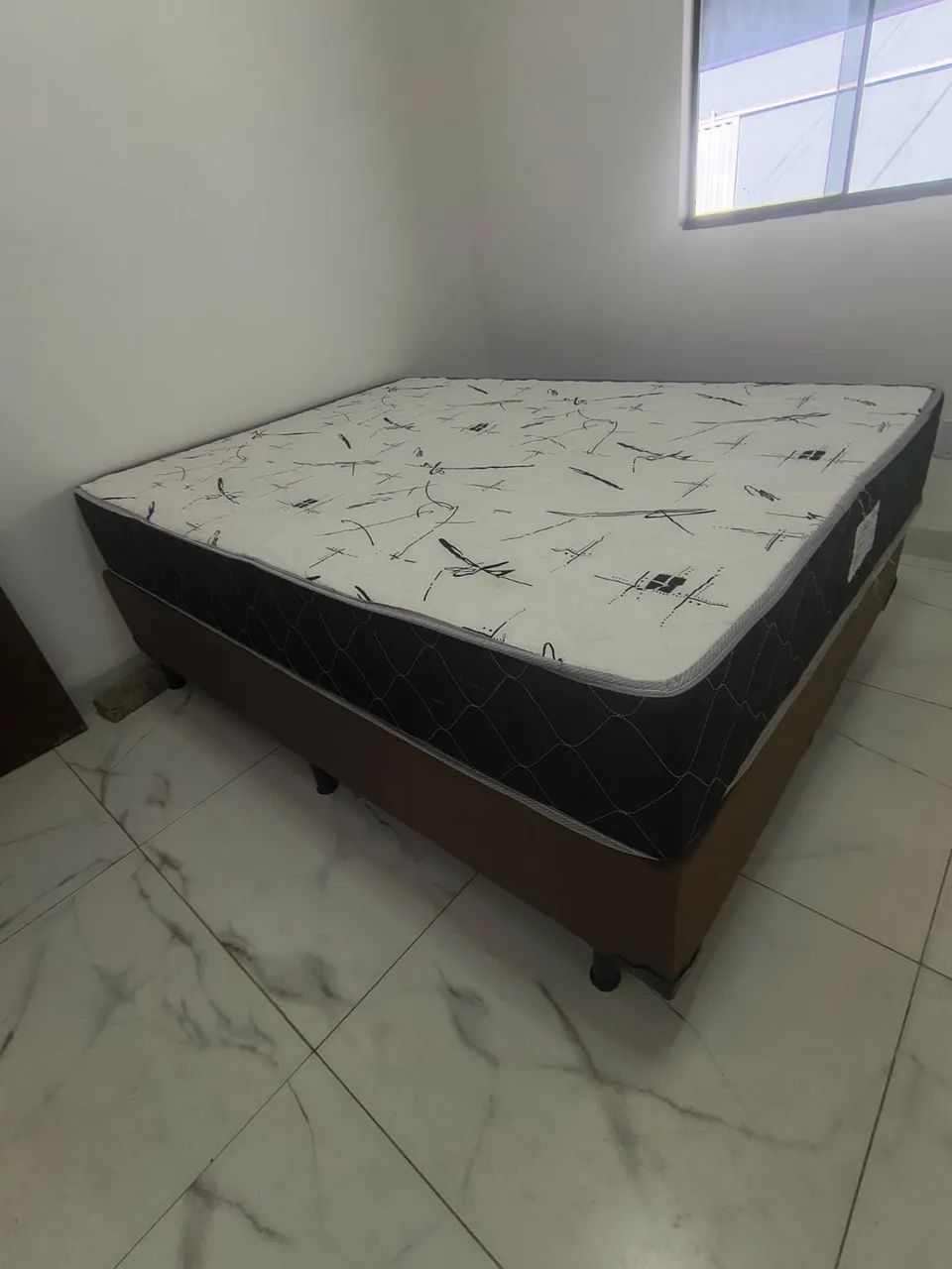 Cama de Casal em Ótimo Estado de Conservação