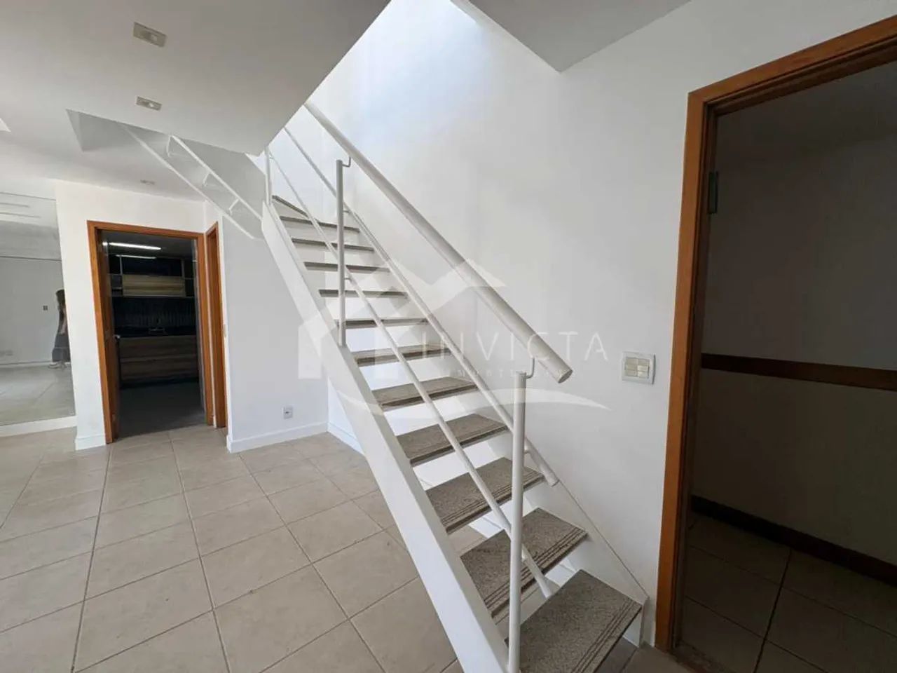 COBERTURA DUPLEX COM 2 VAGAS NA ESCRITURA! - Foto 3