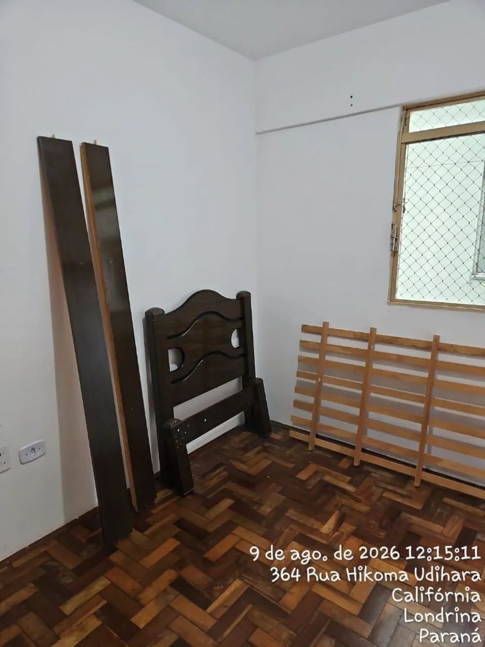 Vendo mesa 6 cadeiras e cama soteiro - Foto 3