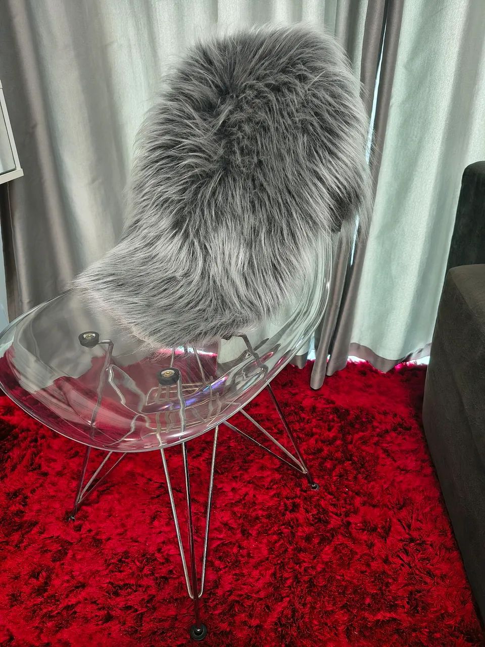 Cadeira transparente Eames cristal com manta de pelo sintético  - Foto 2