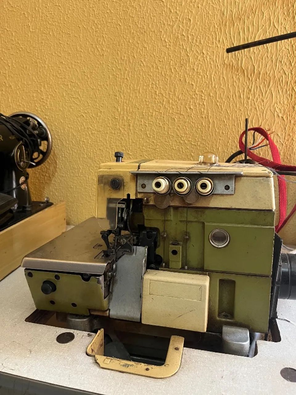 Máquina overlock 448296884876103681