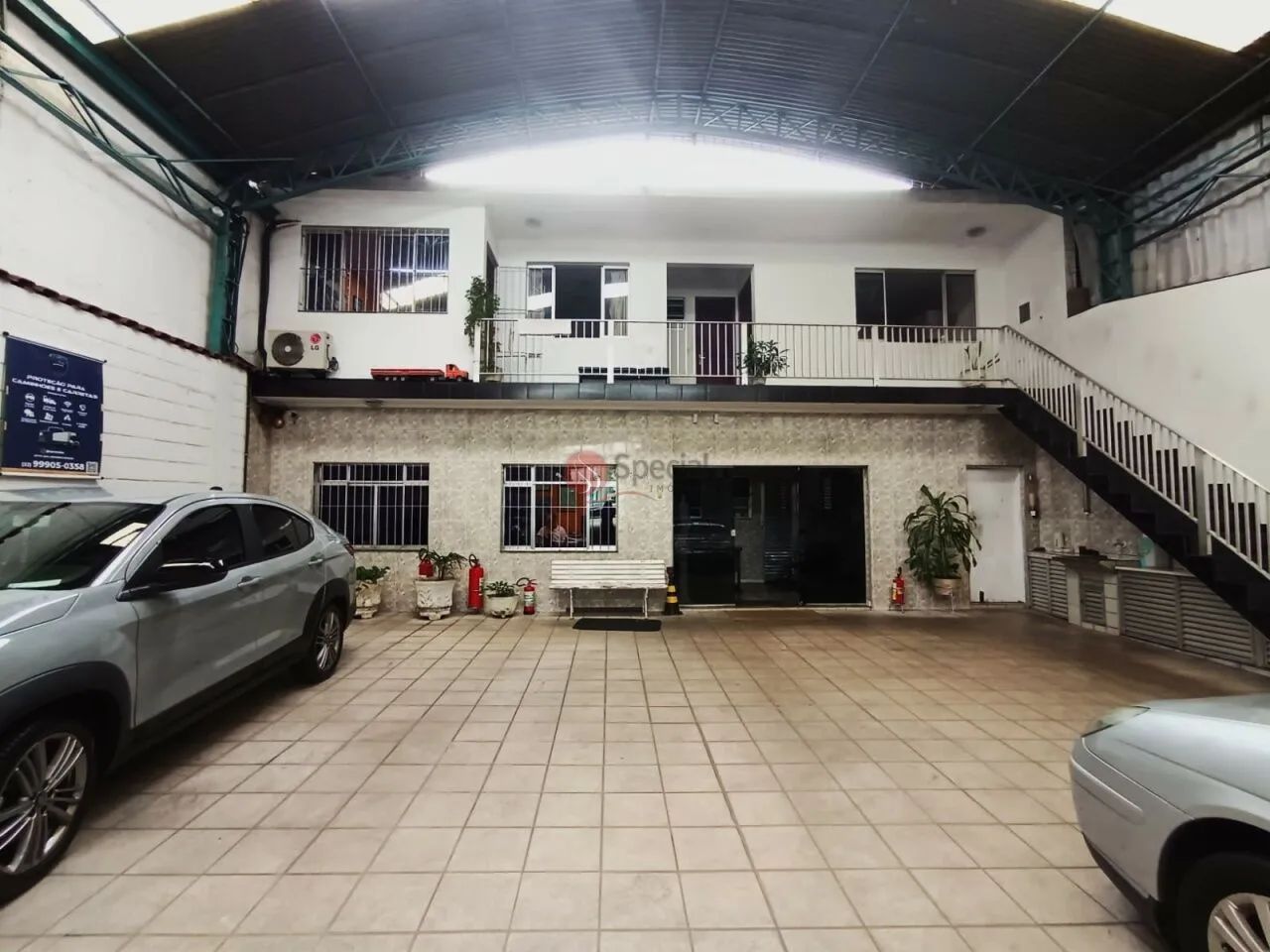 Galpão no Ipiranga multifuncional à venda com estacionamento.