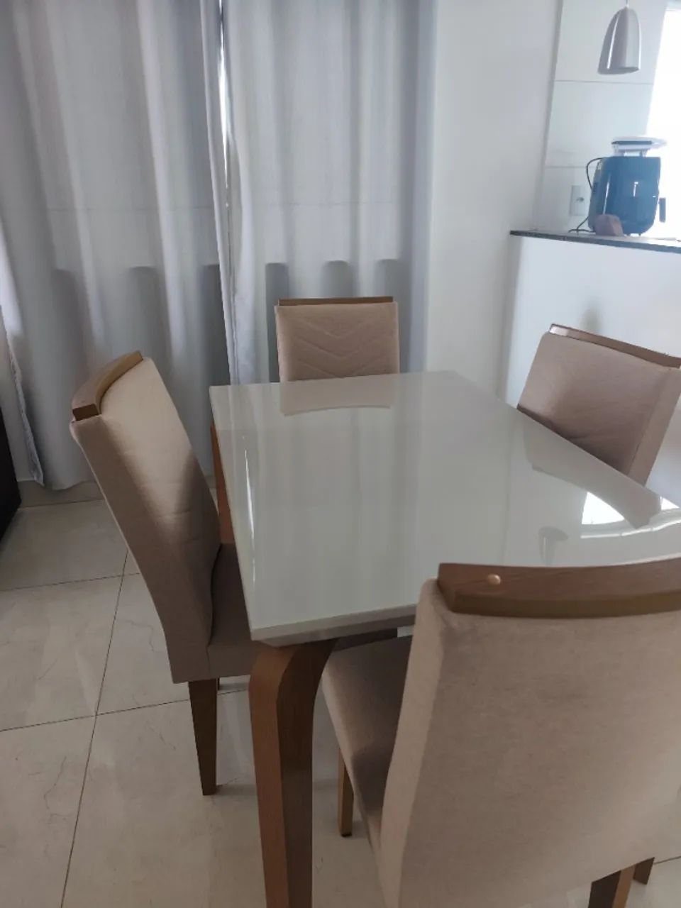Mesa de Jantar 4 cadeiras, praticamente nova - Foto 3