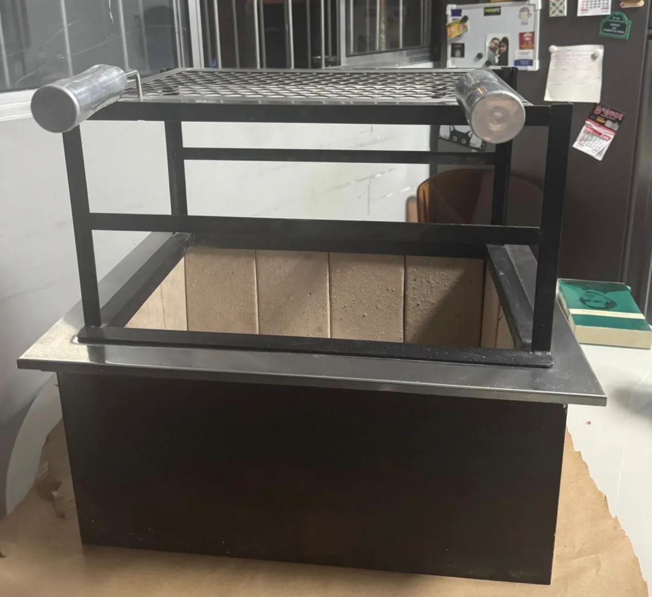 Churrasqueira de embutir com suporte grelheiro-aço inox (nova-sem uso)