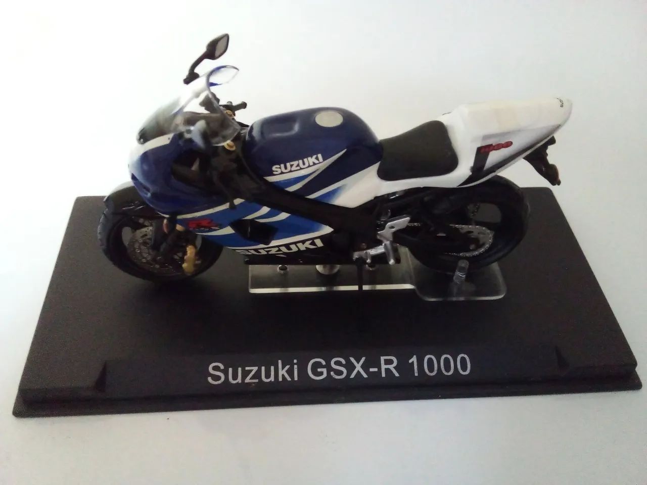 Miniatura Suzuki GSXR 1000 1:24 - Foto 5