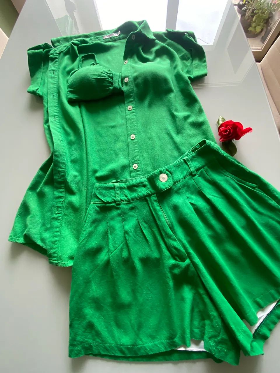 Conjunto feminino 3 peças, short, top e camisa - Foto 2