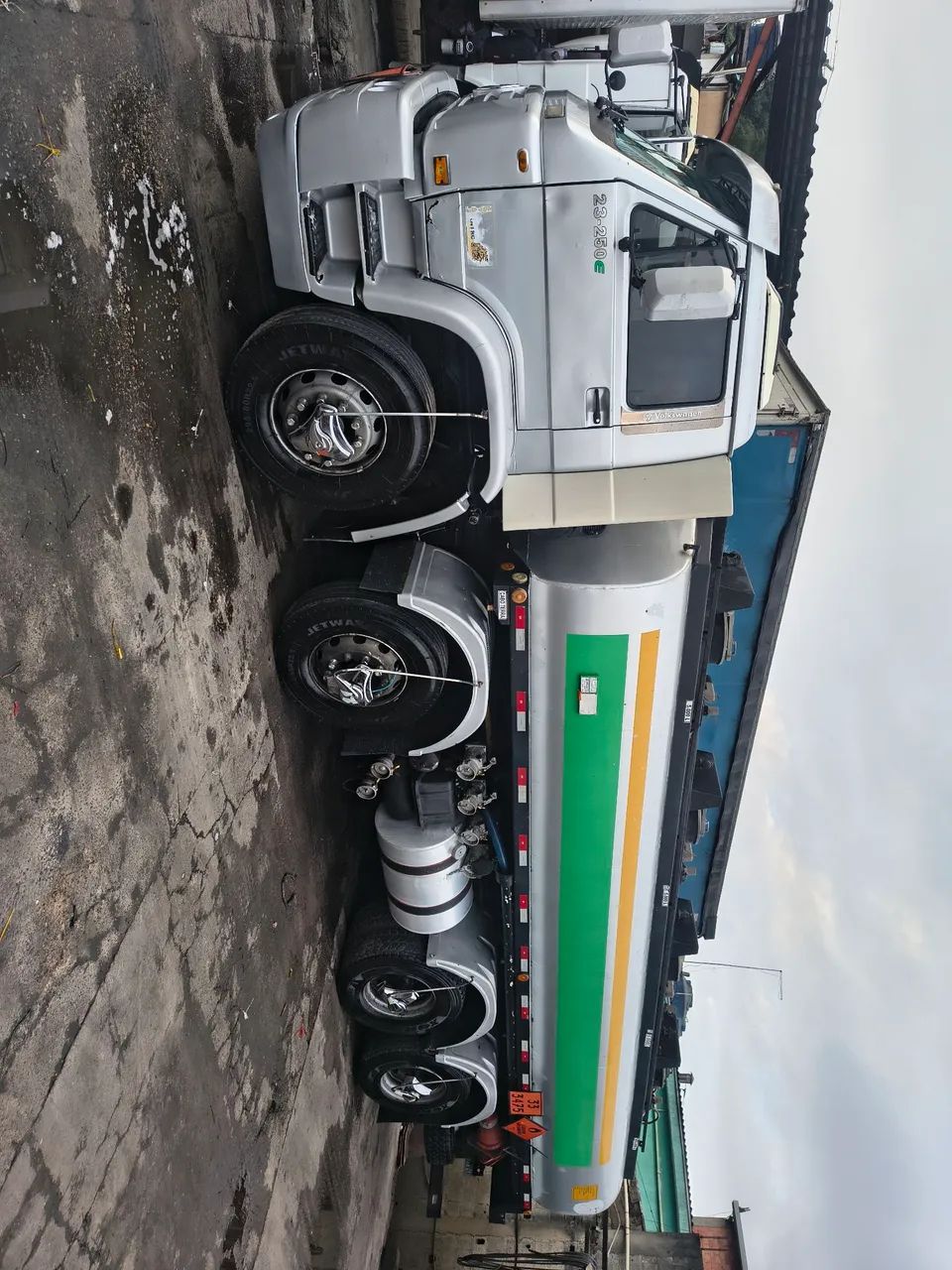 Vendo Caminhão Tanque Combustível. - Foto 2
