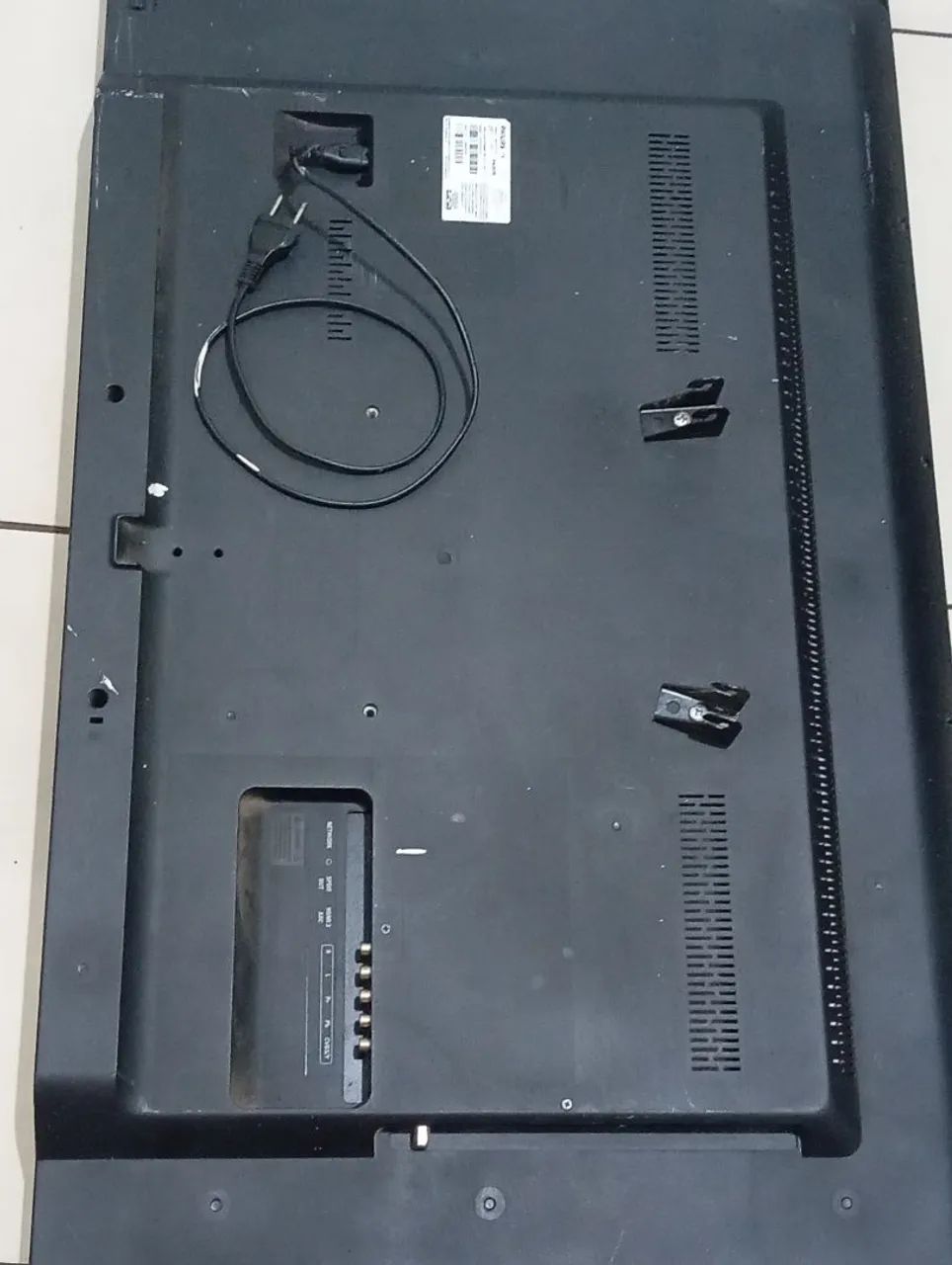 Vende se 2 tvs para retirar peças....uma está com a tela quebra mas funciona e a outra tbm - Foto 4