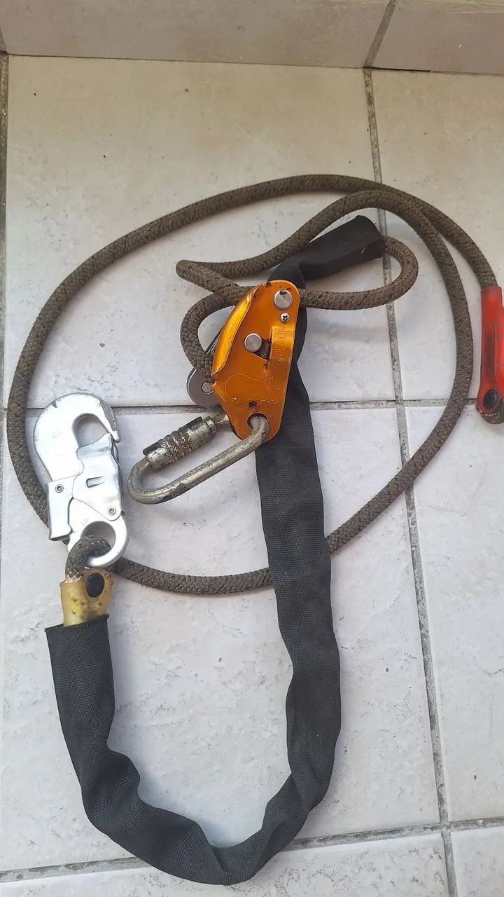 Cinto tipo paraquedista escalada e Industrial e Importado da  PETZL - Foto 4
