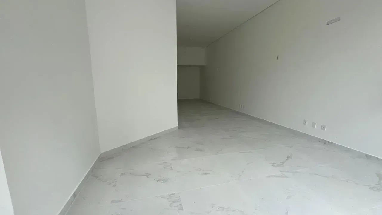 SALA COMERCIAL COM ÓTIMA LOCALIZAÇÃO PARA LOCAÇÃO!!! NA MEIA PRAIA - Foto 12
