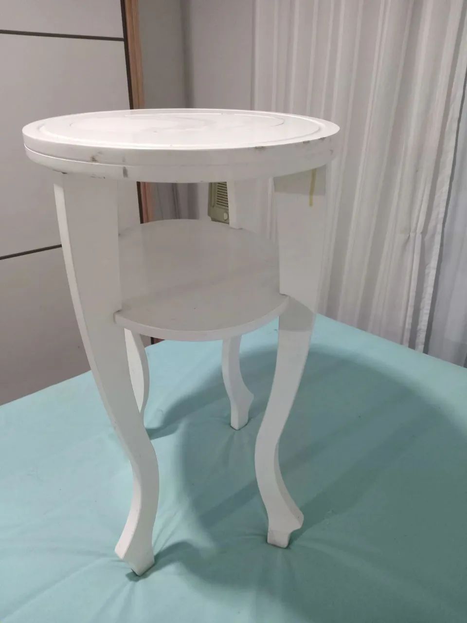 MESA DE CABECEIRA REDONDA CLASSICA