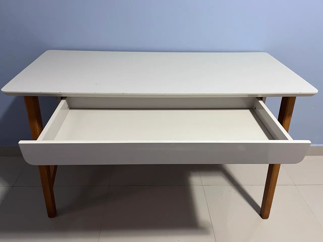 Mesa de estudo com gaveta - Foto 3