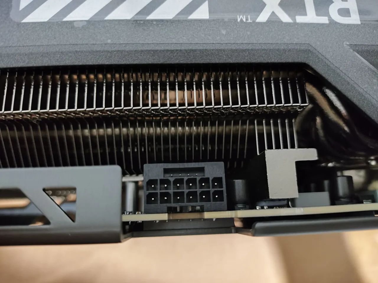RTX 5090 ASUS TUF NOVA NO PLASTICO - Foto 4