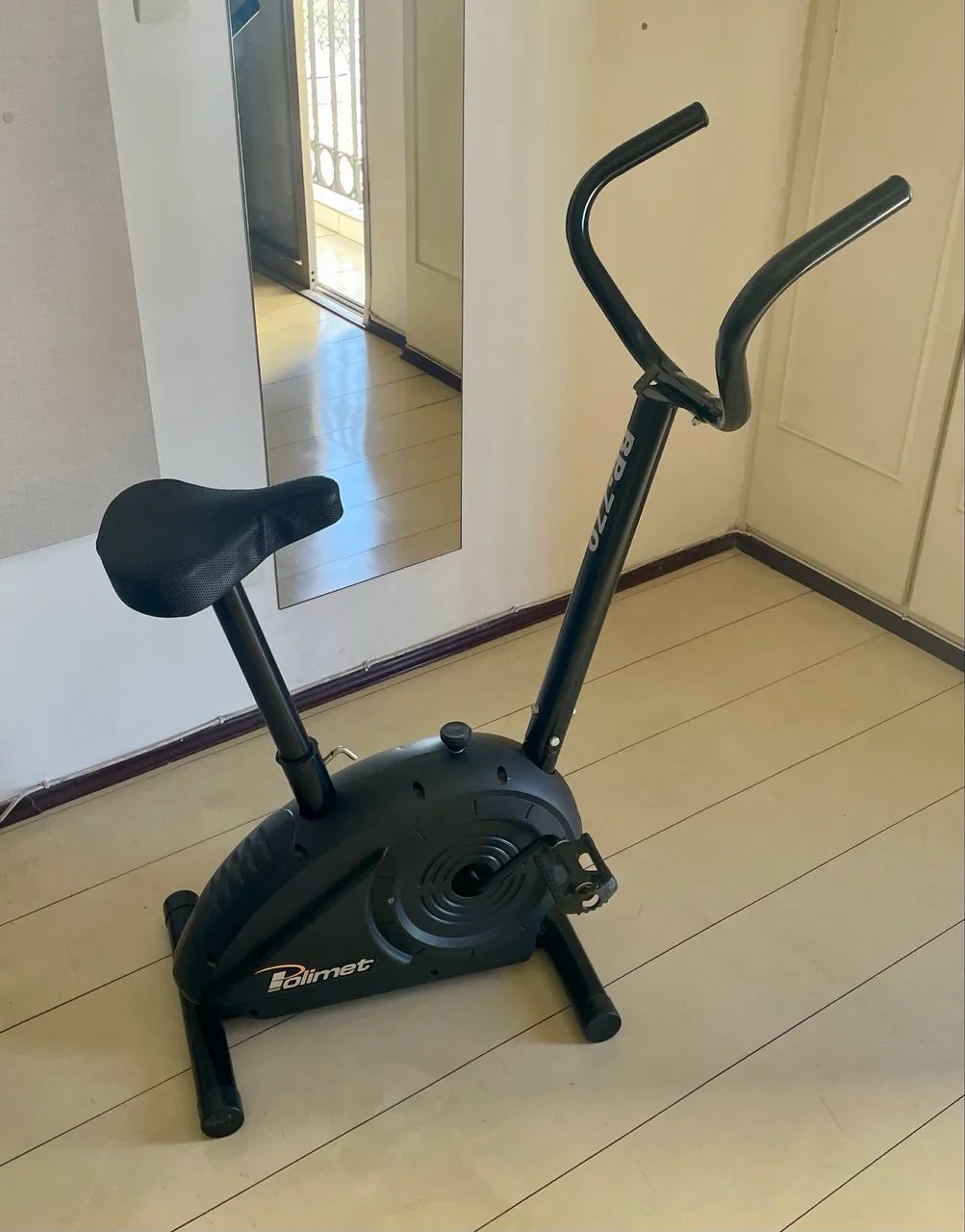 Vendo Bicicleta Ergométrica semi-nova