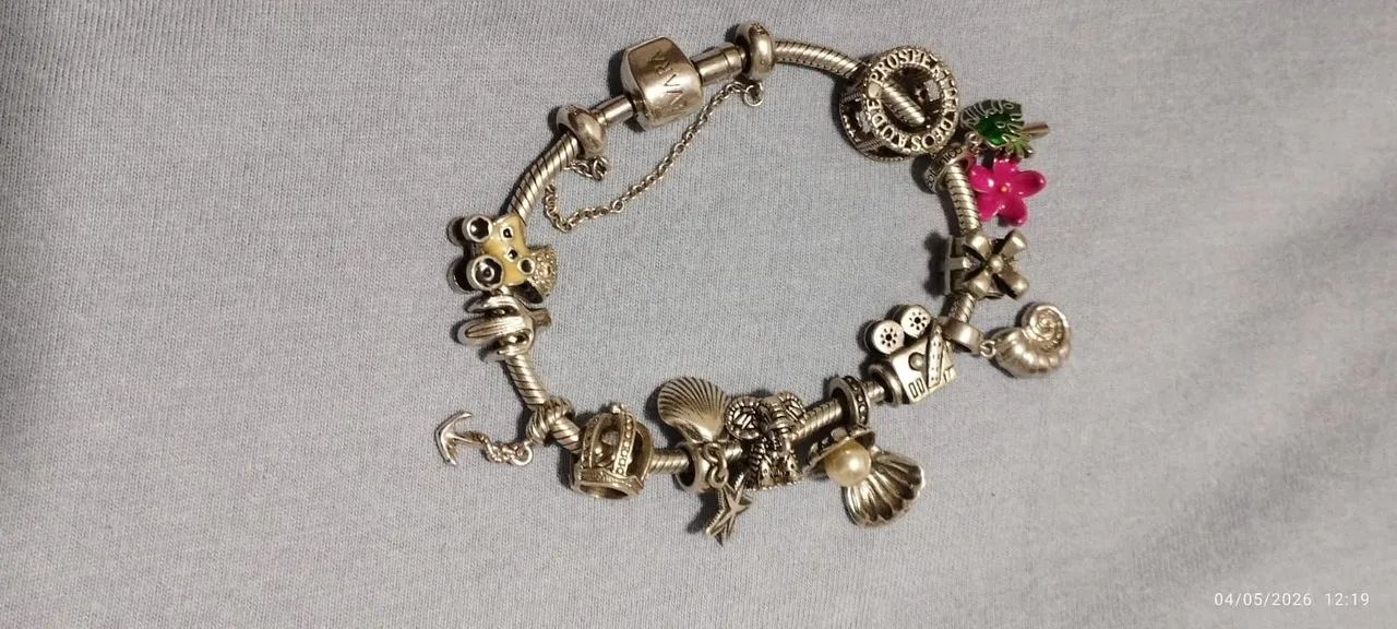 Pulseira Vivara com berloques variados 