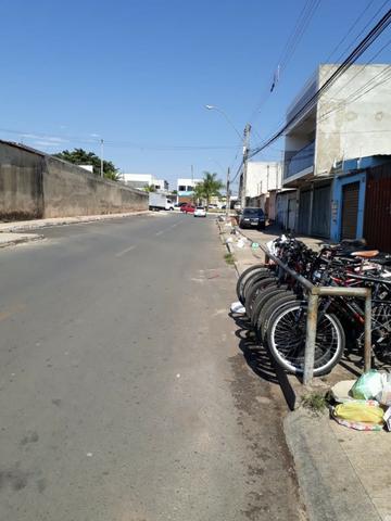 Ótimo sobrado com 2 qts,+lote na frente para loja,escriturado,bem localizado,QS 11 Areal - Foto 14
