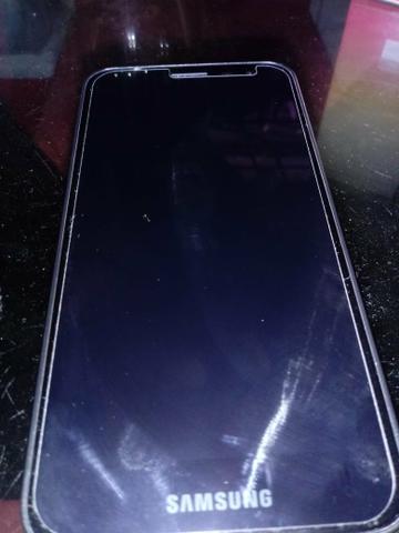 Verdo um celular Samsung j2core tem carregando e fone de ouvido tem 1mes de uso