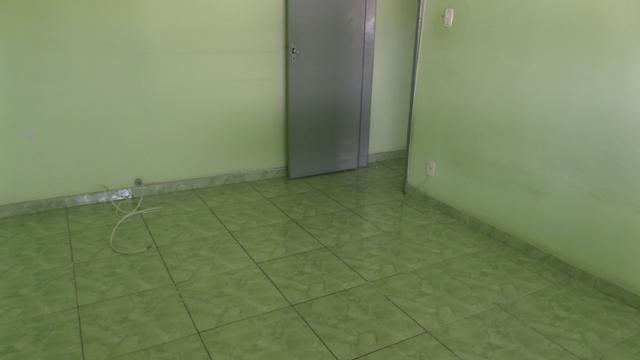 Apto vazio 2 qts, dependência completa, garagem Ref:8 - Foto 2