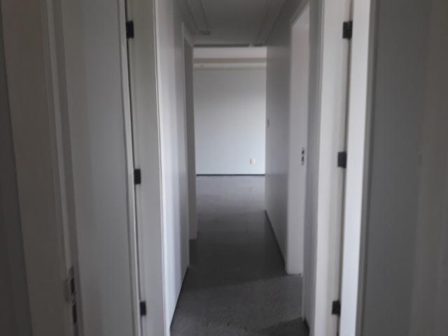 Alugo apto com 3 quartos + dce - Calhau proximo a litoranea - Foto 4