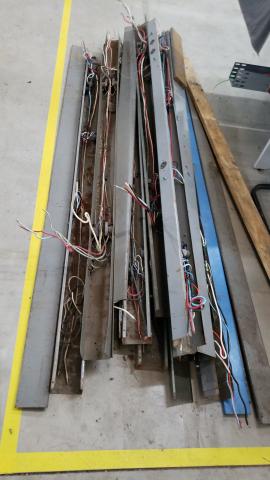 Vendo Calhas Elétrica e Plugues