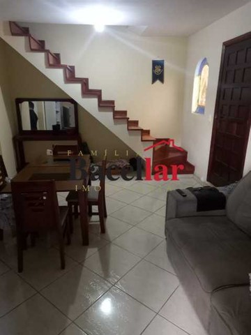 Casa de rua : Duplex / Residencial / Braz de Pina