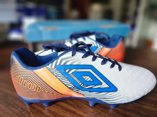 CHUTEIRA DE CAMPO UMBRO ORIGINAL NÚMERAÇAO 43 -R$135.00 AVISTA.