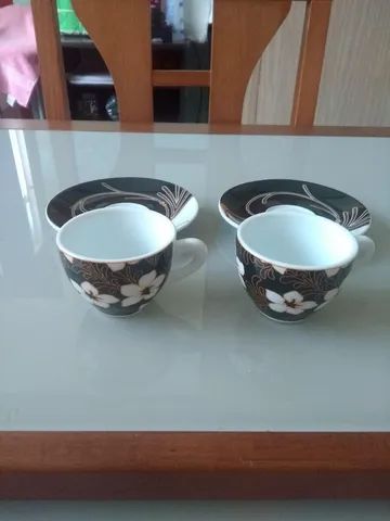 CONJUNTO DE 2 XÍCARAS E 2 PIRES MARCA DYNASTY. IMPORTADO. NOVO. 