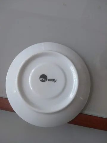 CONJUNTO DE 2 XÍCARAS E 2 PIRES MARCA DYNASTY. IMPORTADO. NOVO.  - Foto 4