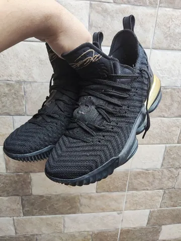 Lebron 16 sales preto e dourado