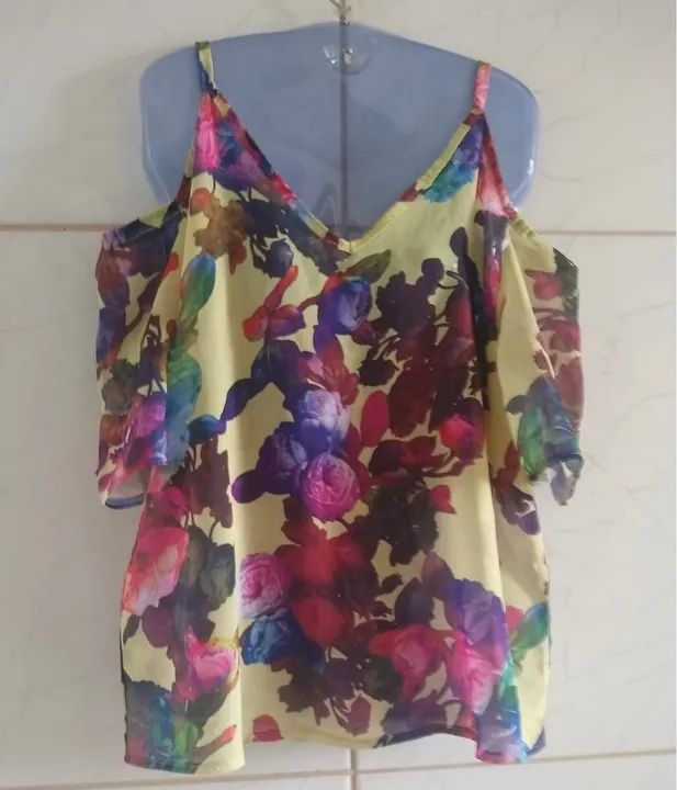 Blusa floral com transparencia (M)