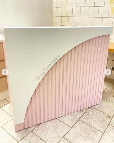 NOVO Balcão Caixa Recepção com Ripado Rosa e Detalhe Branco - Foto 2