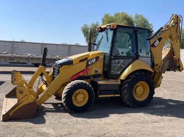 Retroescavadeira caterpillar 416 F ano 2017