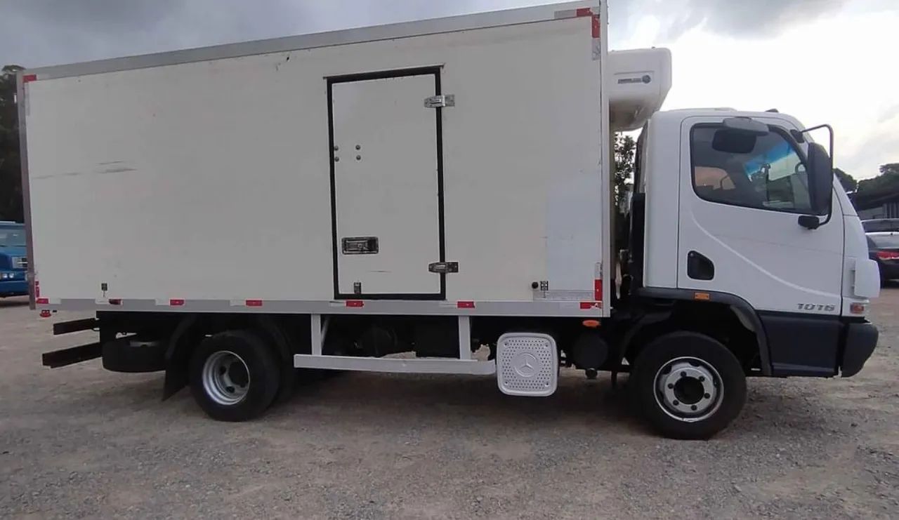Caminhão Mb Accelo 1016  Baú Refrigerado  - Foto 4