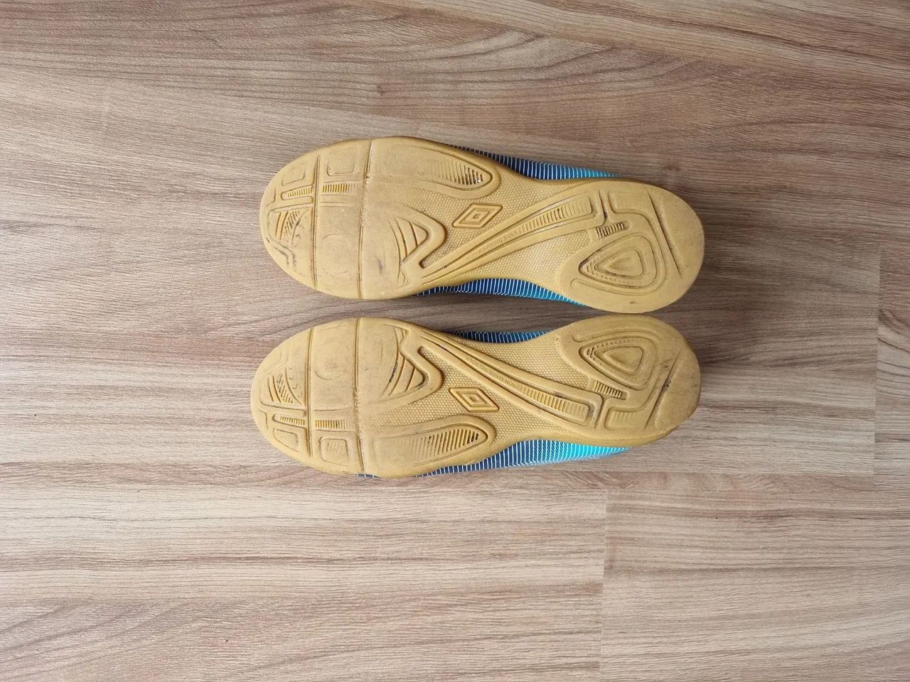 Chuteira de Futsal Umbro Vibe - Tamanho 37 - Foto 5