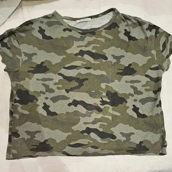 Cropped camuflada Zara tamanho P