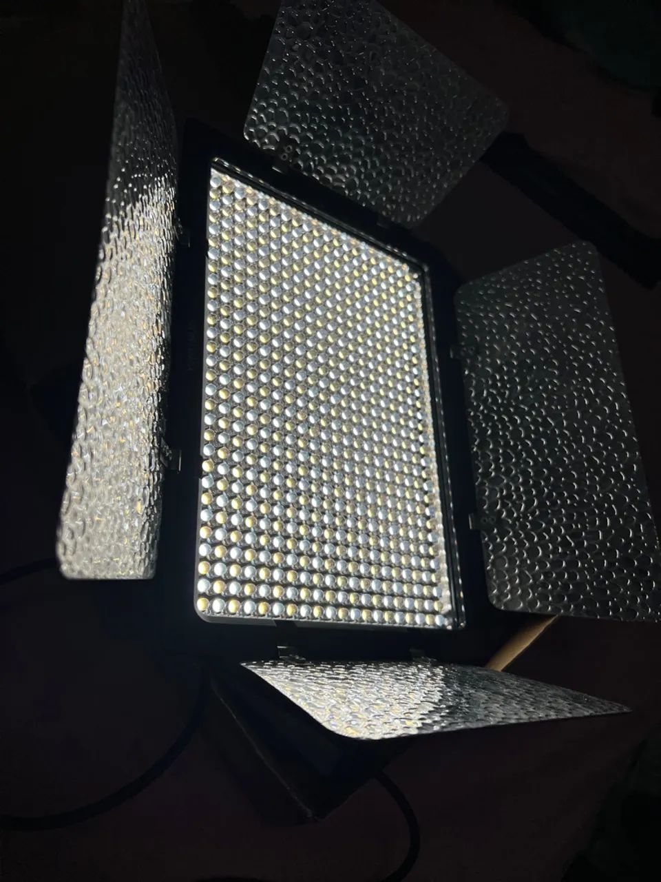 Iluminação profissional YongNuo 600 