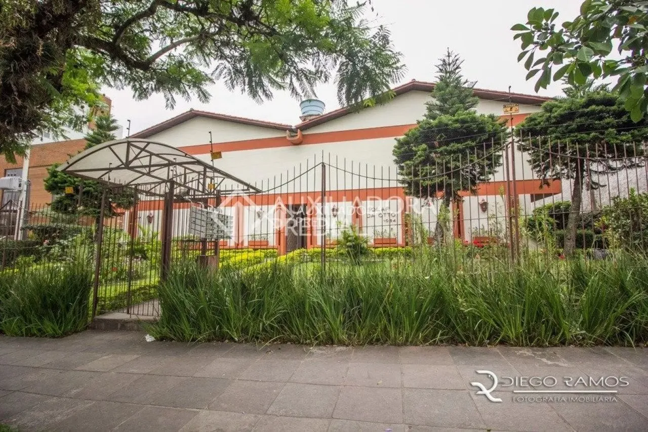 Casa em condomínio à venda com 3 quartos e 1 vaga de garagem na Tristeza
