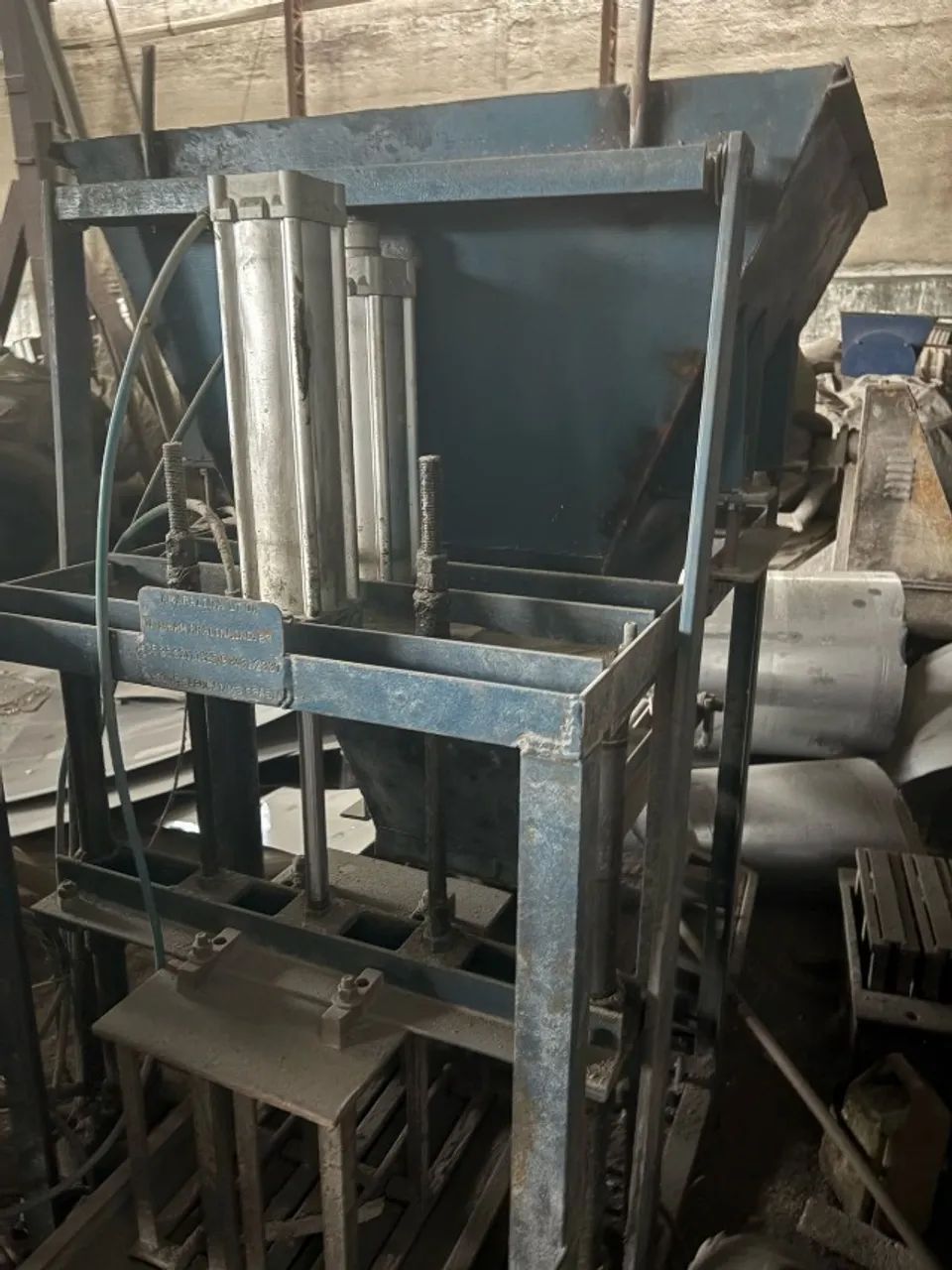 MAQUINA DE BLOCO DE CONCRETO NOS 3 TAMANHOS 2 - Foto 4