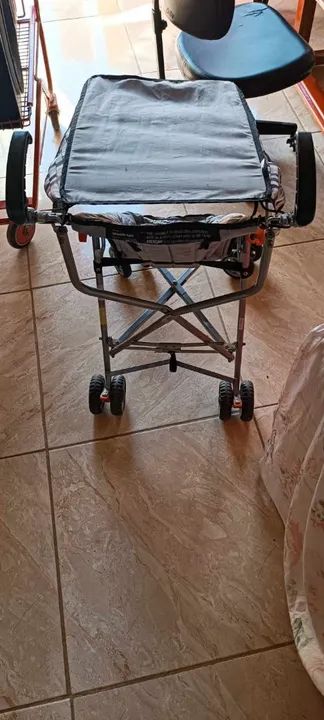 Carrinho de Bebê - Dobrável e Leve - Foto 2