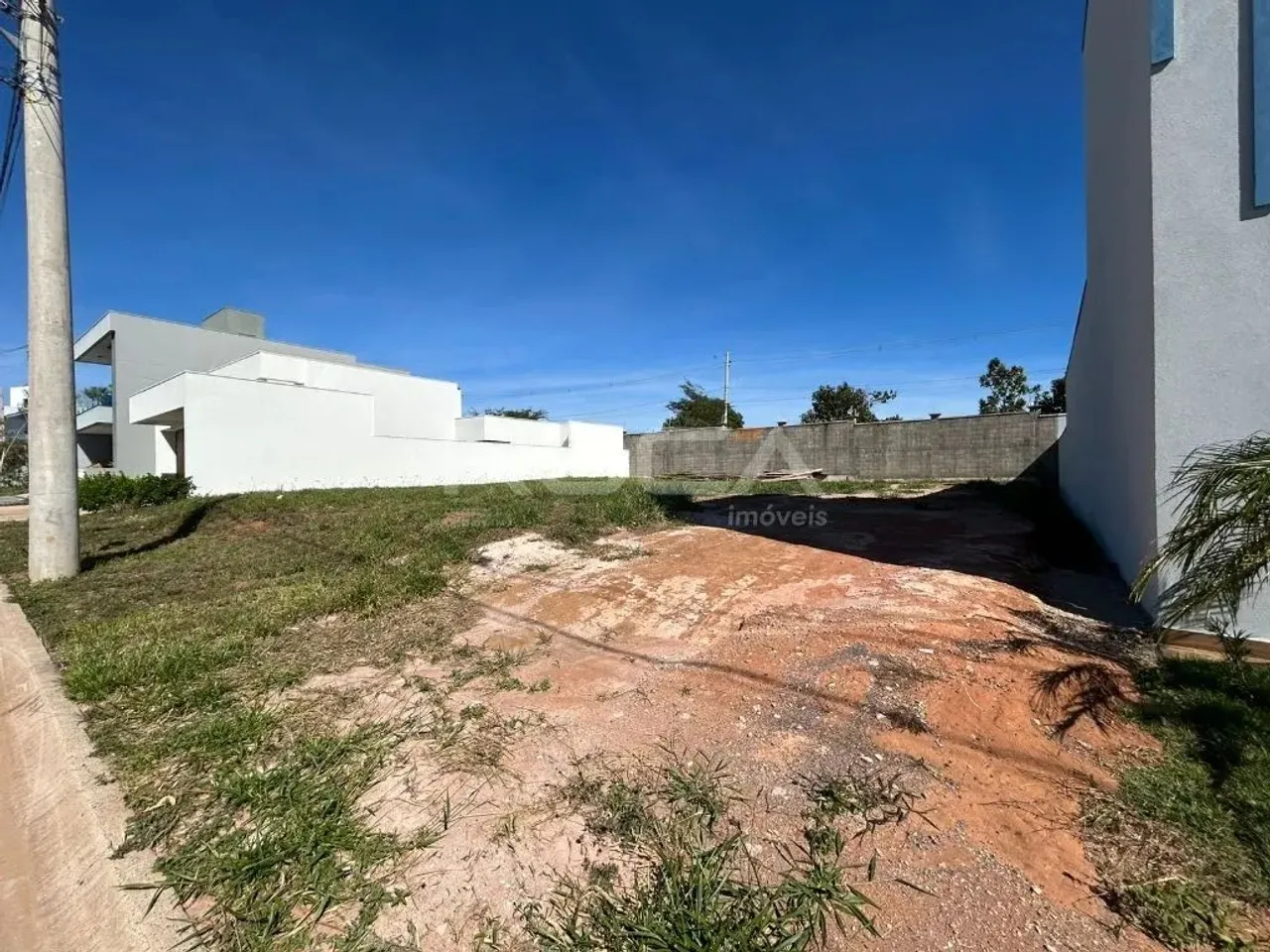 Terreno à venda em condomínio fechado no Jardim Jóckei Club A, São Carlos