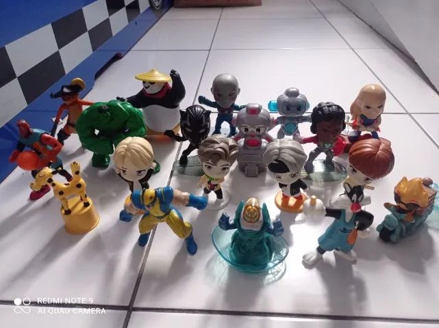 Bonecos miniatura