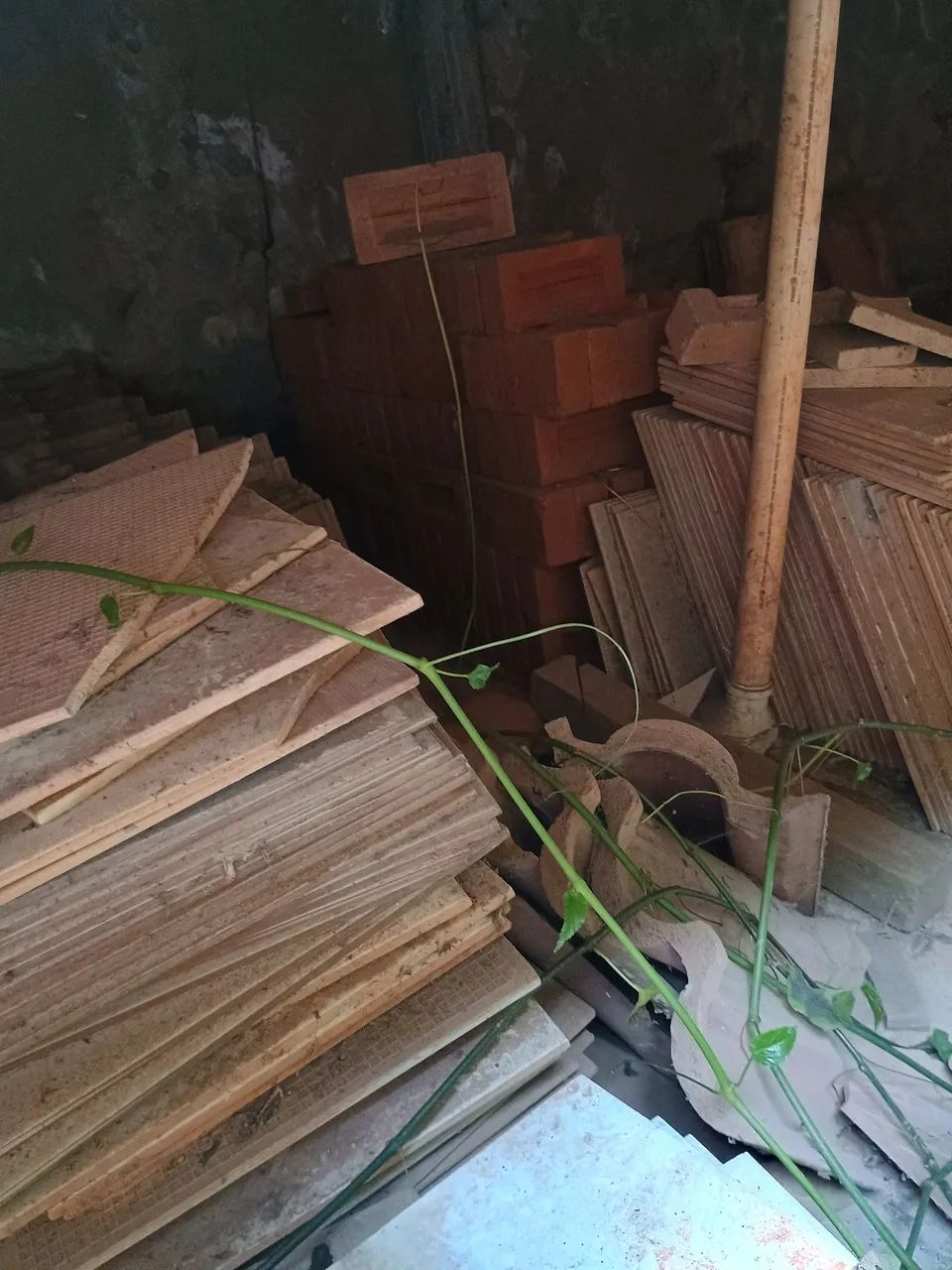 Tijolos e Telhas64861352003074123