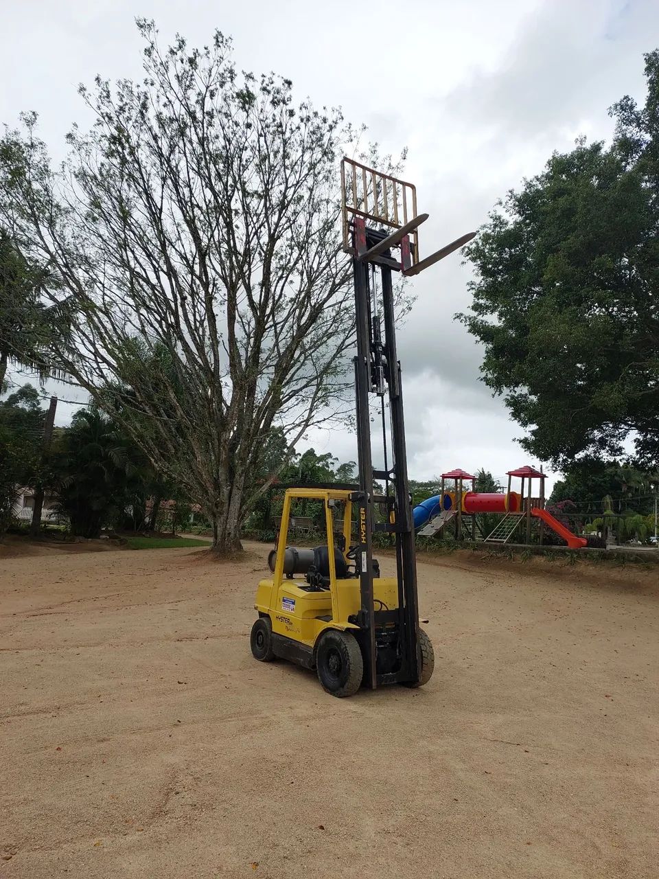 Empilhadeira hyster triplex com deslocador lateral  hyster xm 50 a gás top